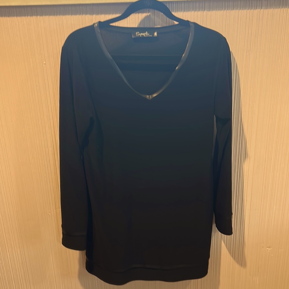 Sympli black faux leather trim detail V neck tunic. Sz 8